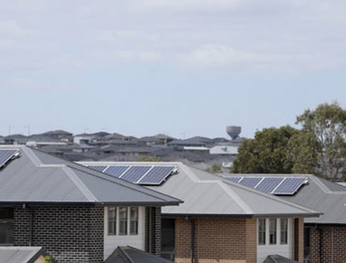 يبلغ متوسط منشآت الطاقة الشمسية الأسترالية على السطح أكثر من 9 كيلو واط
